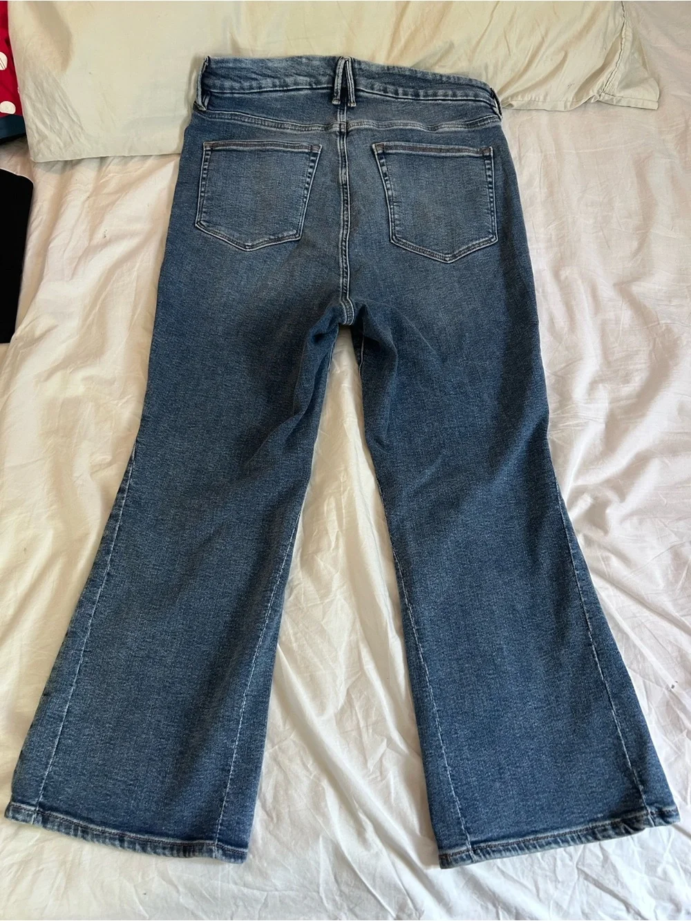 Good American Women's Flared Denim Jeans in Medium Blue - Classic Style - Picture 3 of 6